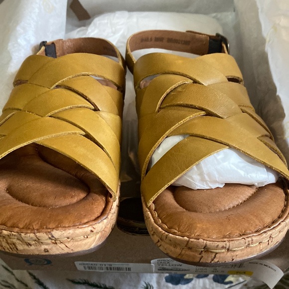 Born Chartreuse Fig yellow leather sandals - Picture 6 of 8